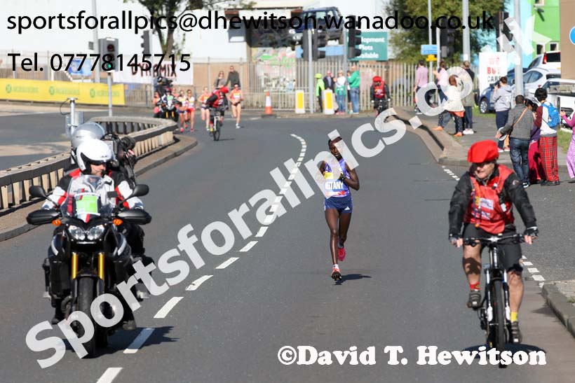 Mary Keitany on her way to winning the womens Morrisons Great North Run. Photo: David T. Hewitson/Sports for All Pics